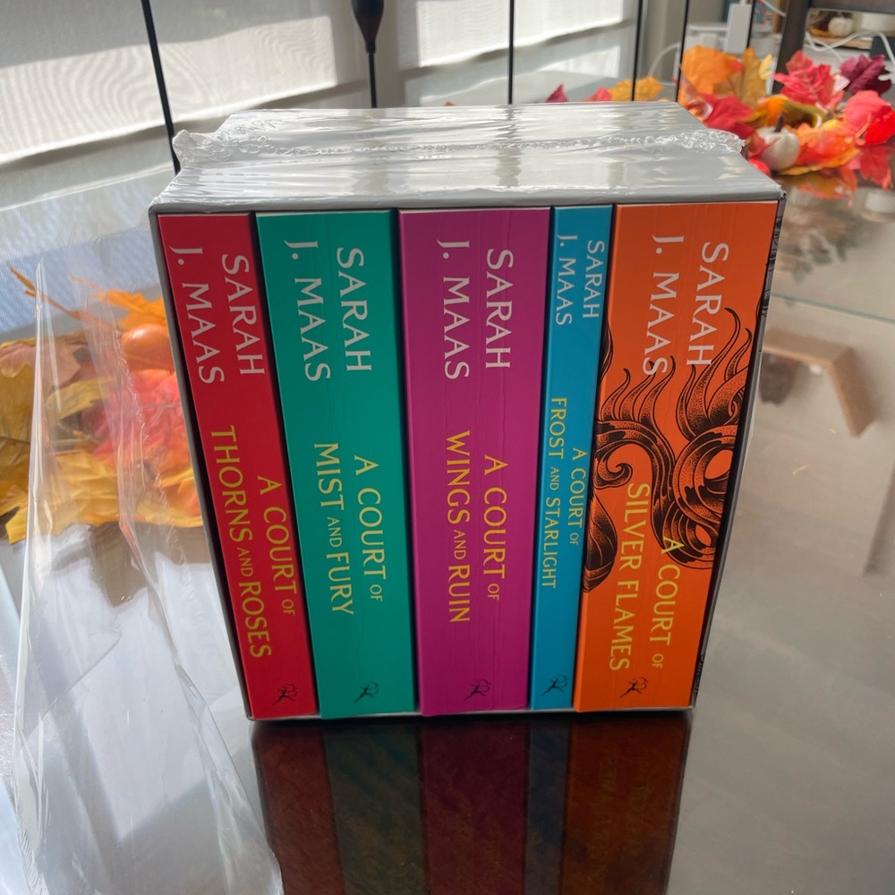 A Court of Thorns and Roses Paperback Box Set